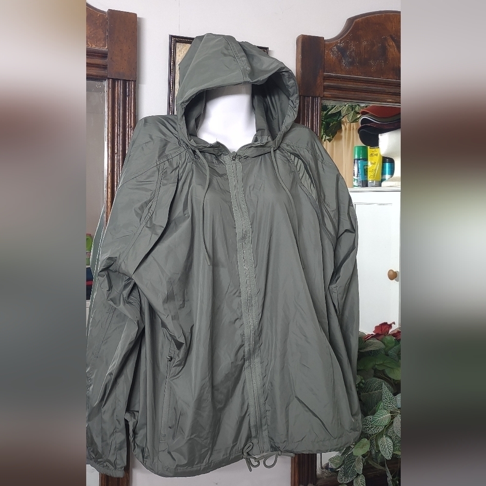 Unipro Men's windbreaker in size XL